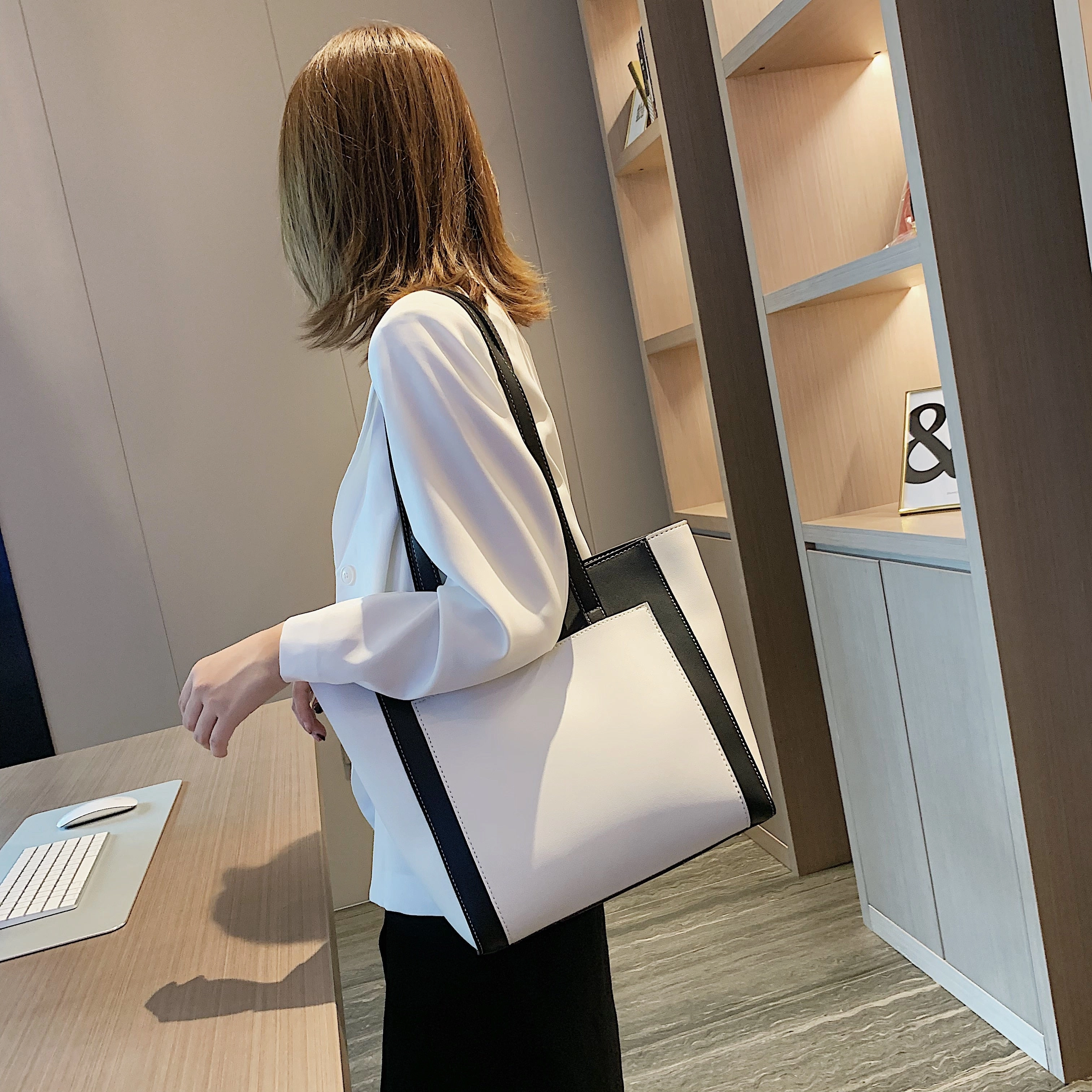 Female Luxury High Capacity Handbags Lady Winter Quality Hand Bag