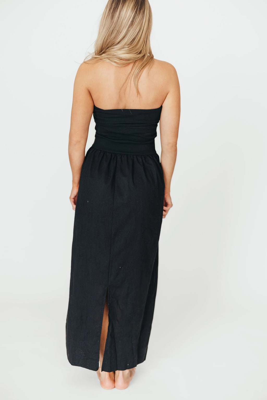 Kaylee Linen and Ribbed Knit Maxi Dress in Black