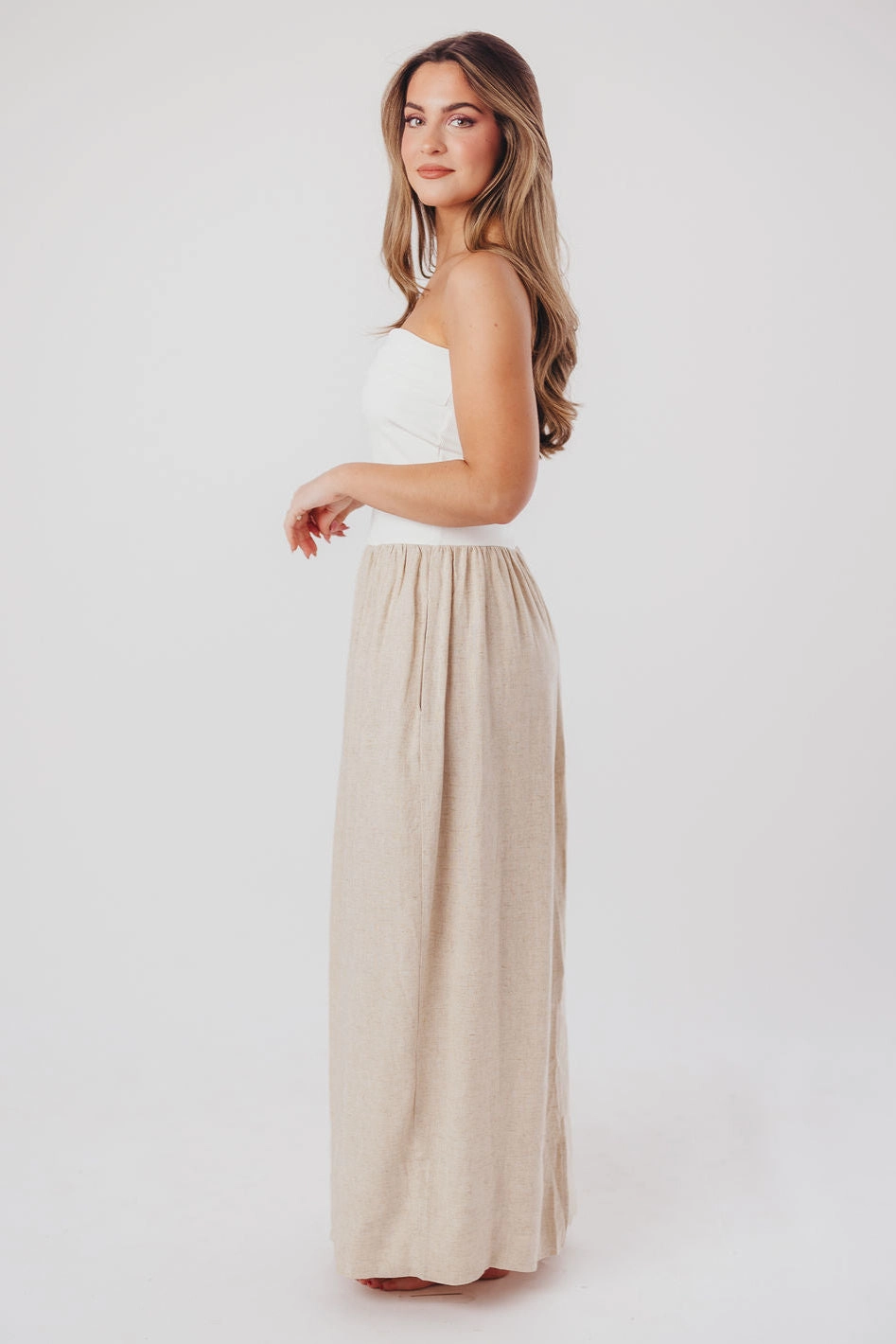 Kaylee Linen and Ribbed Knit Maxi Dress in White/Oatmeal
